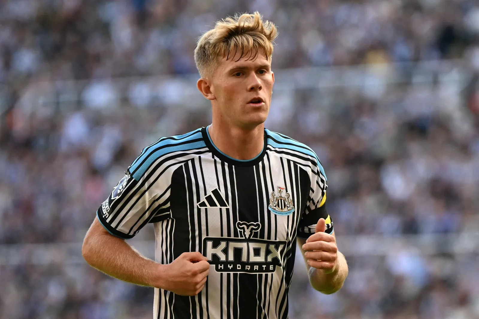Manchester United pursuing new left-back targets after Newcastle’s stance on Lewis Hall